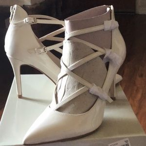 Marc Fisher ivory patent ankle strap pump new sz 7